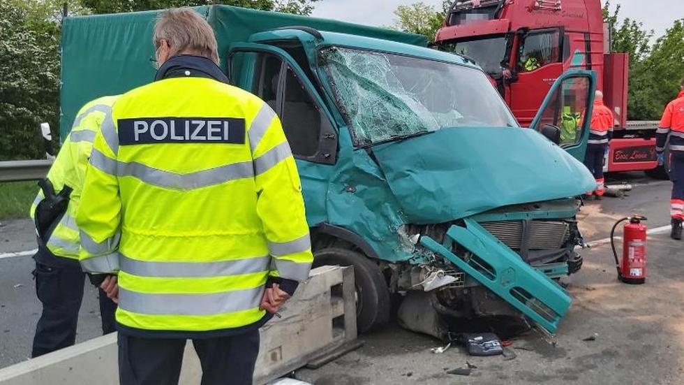 Unfälle: Rentner Stirbt Bei Schwerem Unfall Auf Der A1 | ZEIT ONLINE