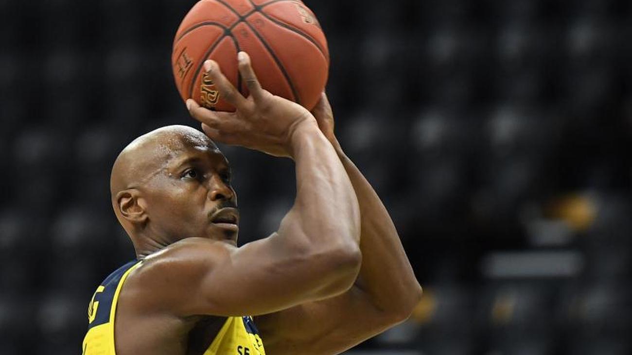 Basketball EWE Baskets Oldenburg patzen zum PlayoffStart ZEIT ONLINE