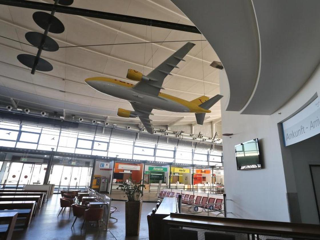 Verkehr: Flughafen Memmingen schafft mehr Platz in Wartebereichen | ZEIT  ONLINE