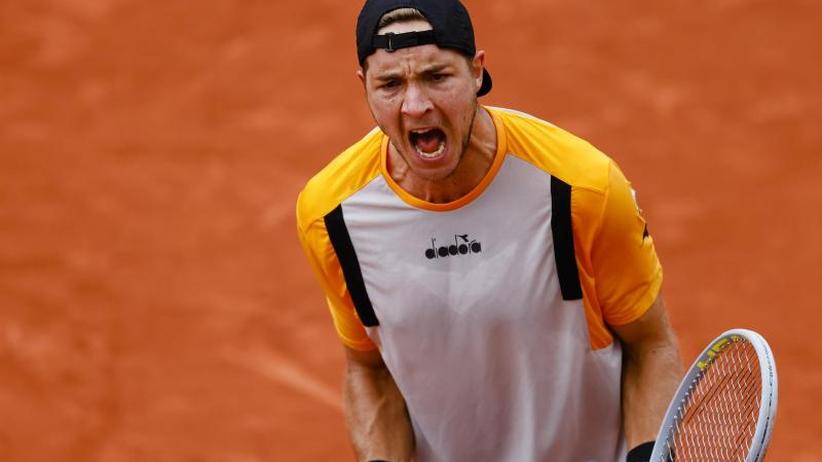 French Open: Struff folgt Zverev ins Achtelfinale ...