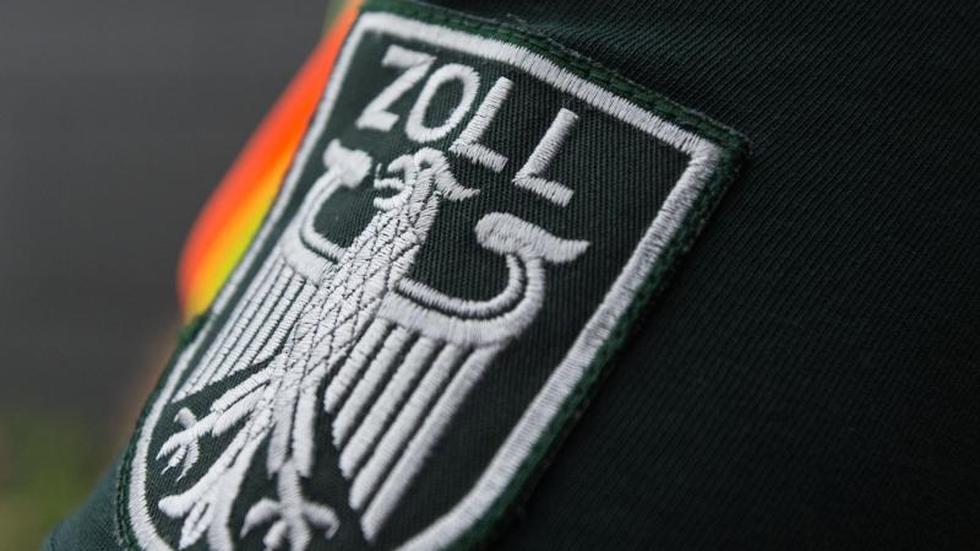 Kriminalit t Zoll Am Flughafen Entdeckt Drogenschmuggler Mit 70 Kilo 