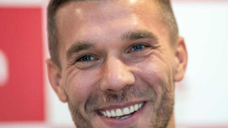 Fussball Podolski Will Noch Ein Bis Zwei Jahre Spielen Zeit Online