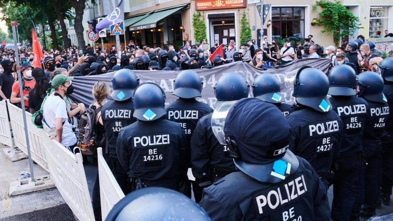 Extremismus: Brandschutzprüfung in "Rigaer 94": Protest ...