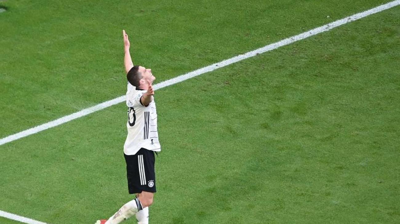 Nationalmannschaft: Erste EM-Party: DFB-Elf feiert 4:2 ...