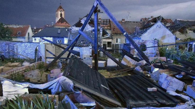 Unwetter: Tote und viele Verletzte nach Tornado in ...