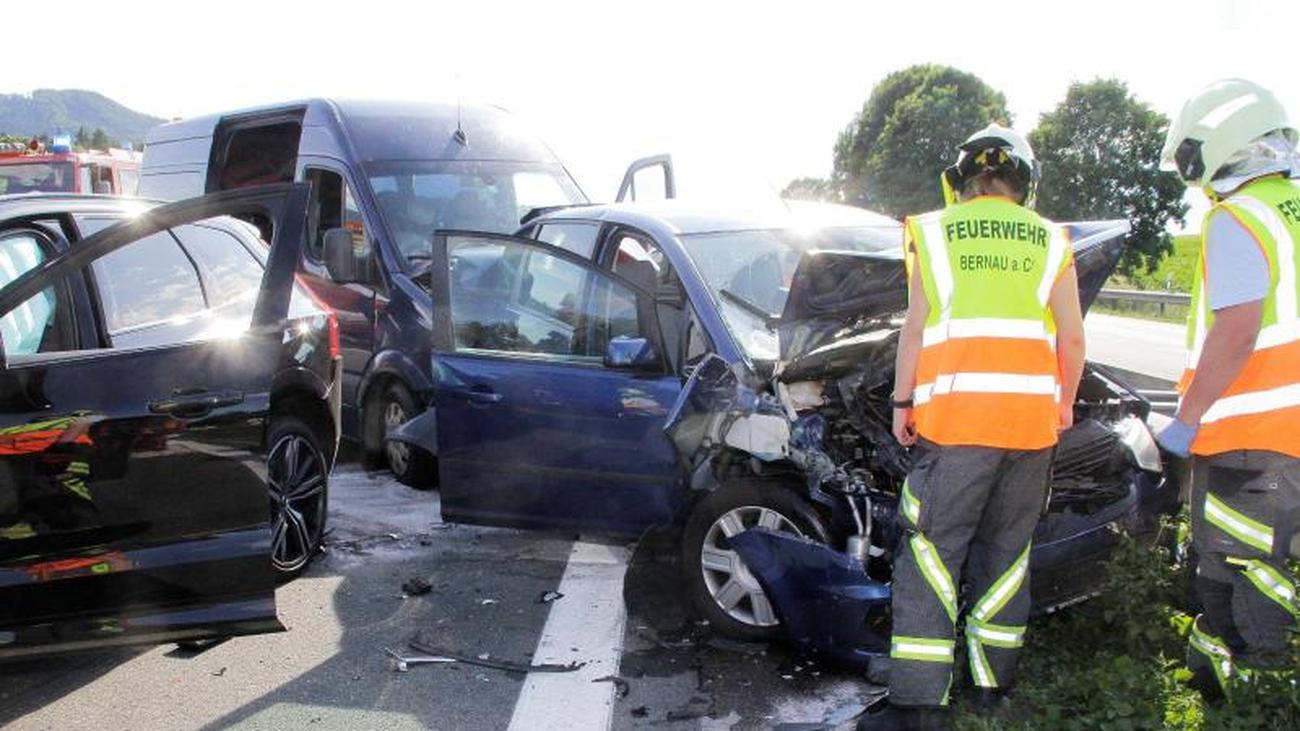 unfalle zwolf verletzte bei unfall auf a8 zeit online