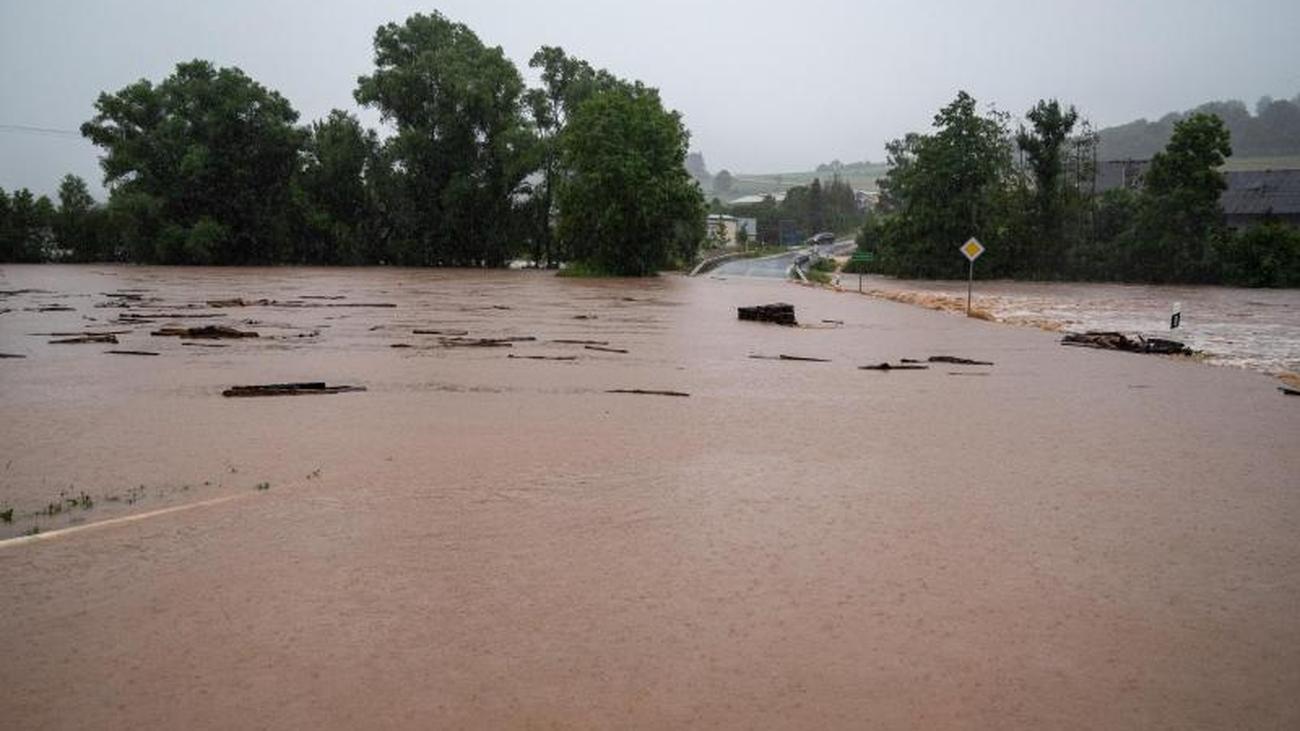 Wetter: Überschwemmungen: Weite Teile von Rheinland-Pfalz ...