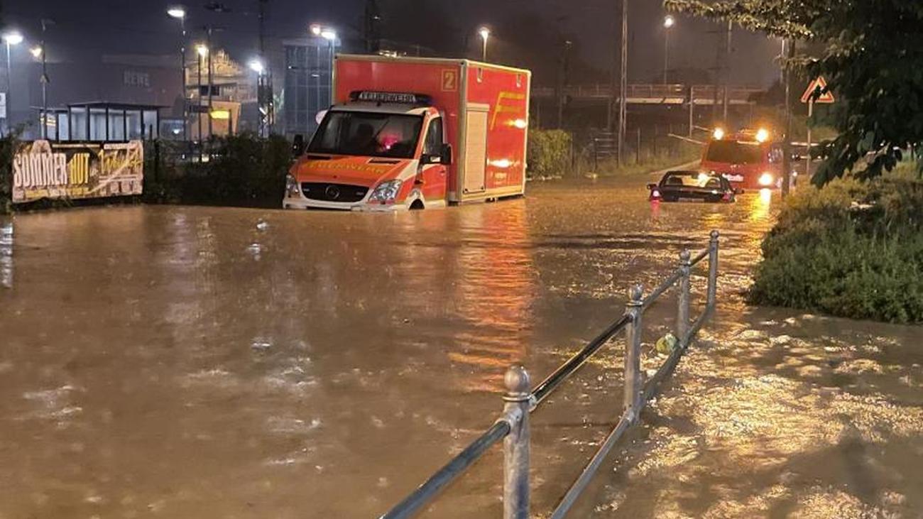 Unwetter Starkregen unterspült Gleise im Sauerland ZEIT