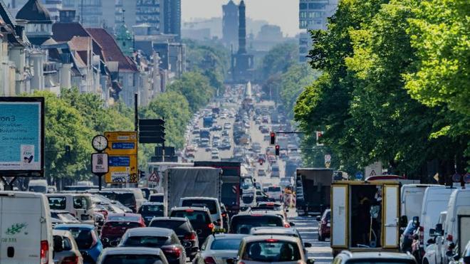 Verkehr: In der Hauptstadt verstopfen Autos die Straßen.