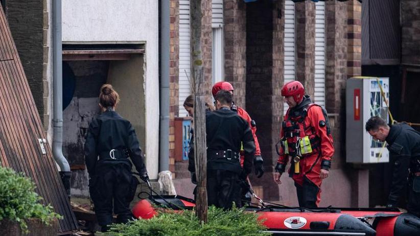 Wetter: Regierung: Todesopfer nach Hauseinstürzen in ...