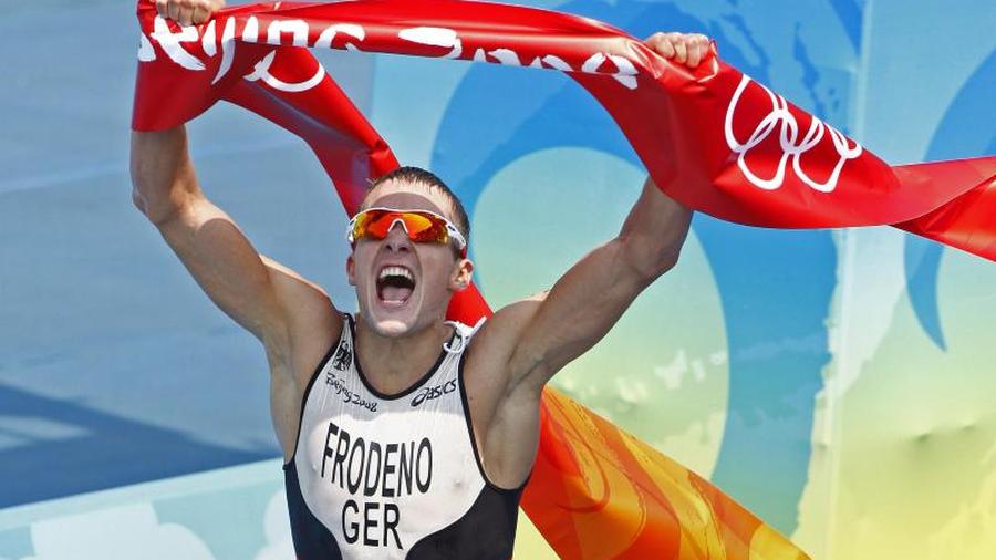 Triathlon Jan Frodeno Sturmt Im Dauerregen Zur Triathlon Weltbestzeit Zeit Online