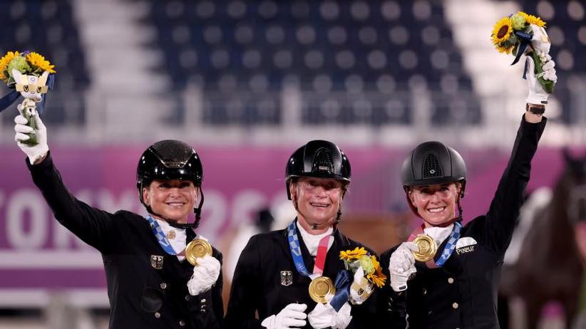 Olympia: Deutsches Dressur-Team feiert erneut Gold | ZEIT ...