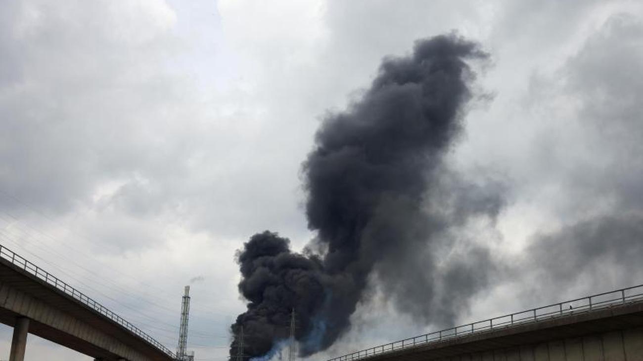 Unfälle: Firma: Fünf Vermisste nach Explosion im Chempark ...