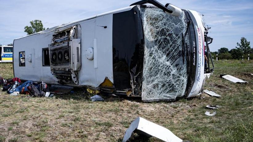 Unfall: Neun Schwerverletzte bei Busunfall auf A13 in ...