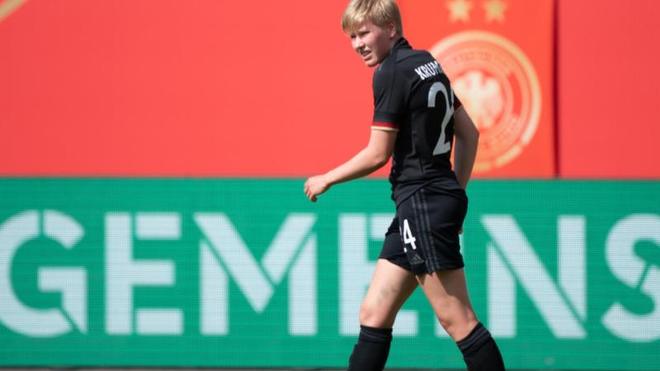 Fußball: Kreuzbandriss: Lange Pause Für Nationalspielerin Krumbiegel ...