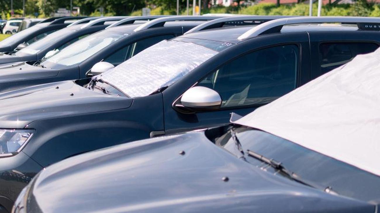 Verbrennungsgefahr im Sommer: Was Abdeckungen gegen Hitze im Auto bringen