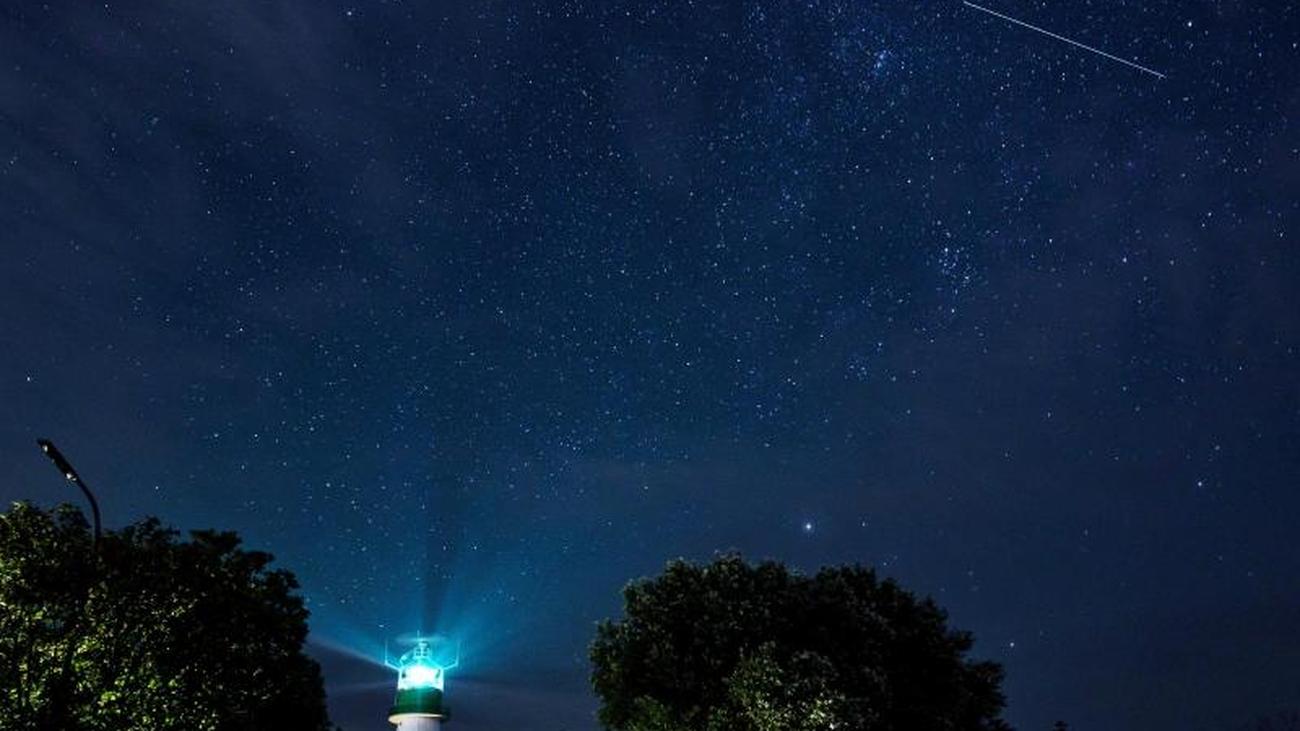 Nächtliches Spektakel: Hunderte von Perseiden am Himmel ...