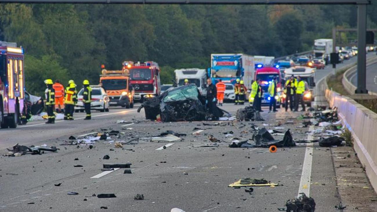 Bei Friedberg Vier Tote Bei Verheerendem Unfall In Hessen Zeit Online