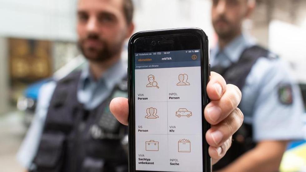 Polizei 32.000 Smartphones bei der NRWPolizei im Einsatz ZEIT ONLINE