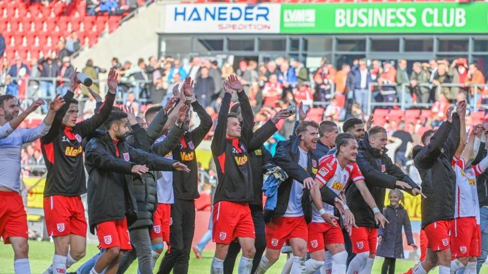 Fußball Jahn Regensburg freut sich "auf Pokalfight" gegen Rostock