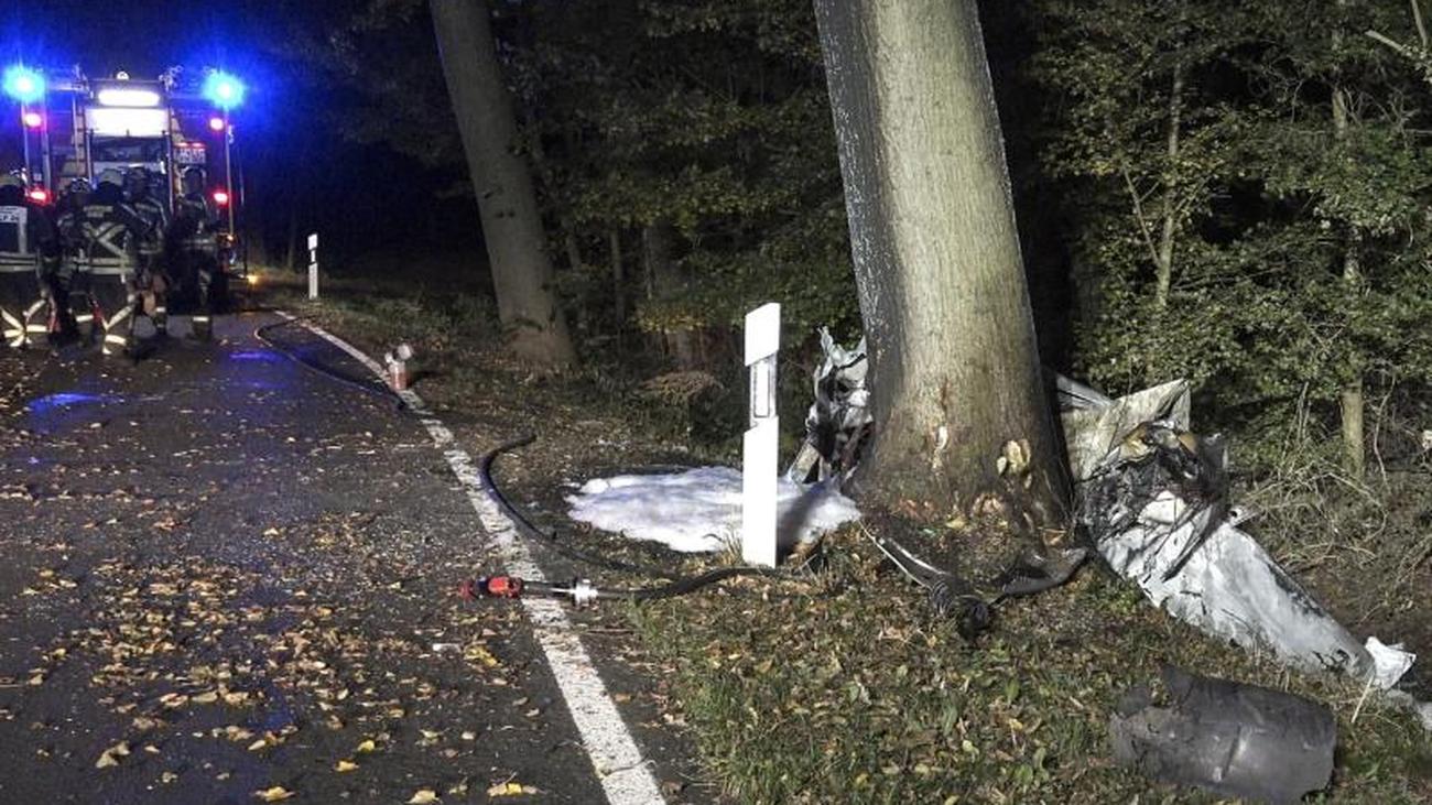 Unfälle: Auto Prallt Gegen Baum: Eine Person Stirbt | ZEIT ONLINE