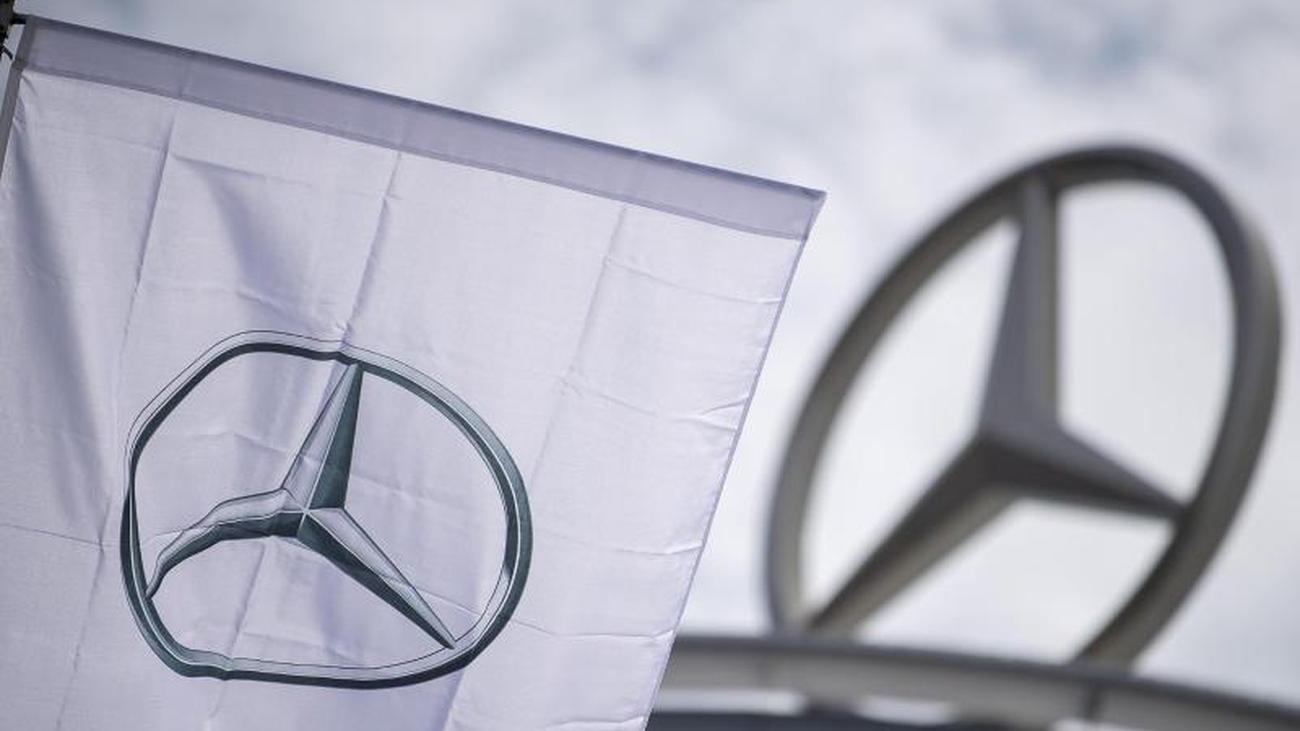 Auto Daimler Bereitet Konzern Aufspaltung Auch In Chefetage Vor Zeit