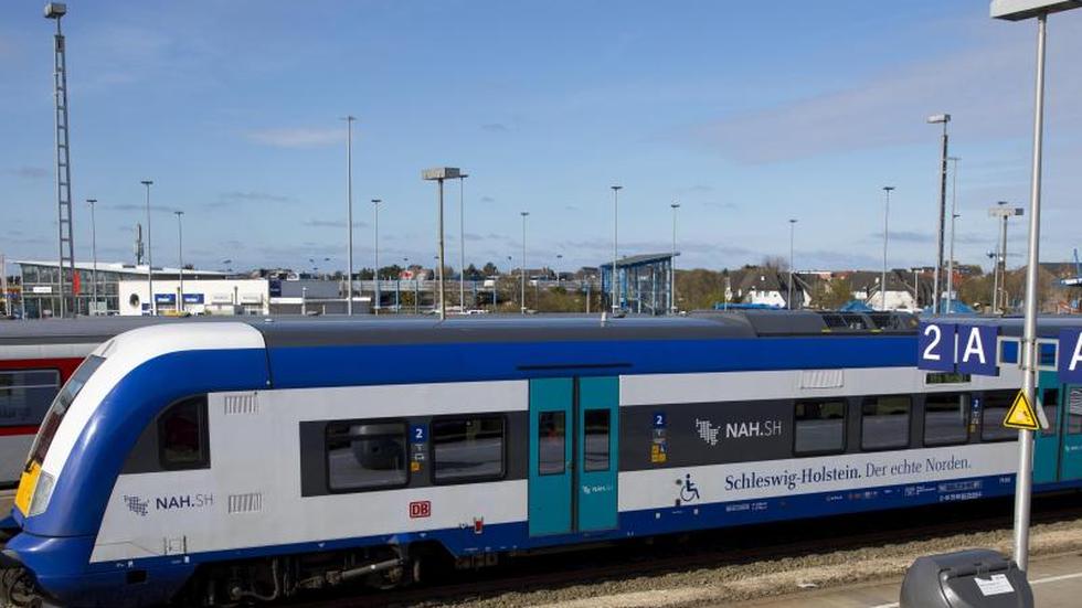 Verkehr Bereits knapp 3000 Jobtickets in SchleswigHolstein verkauft