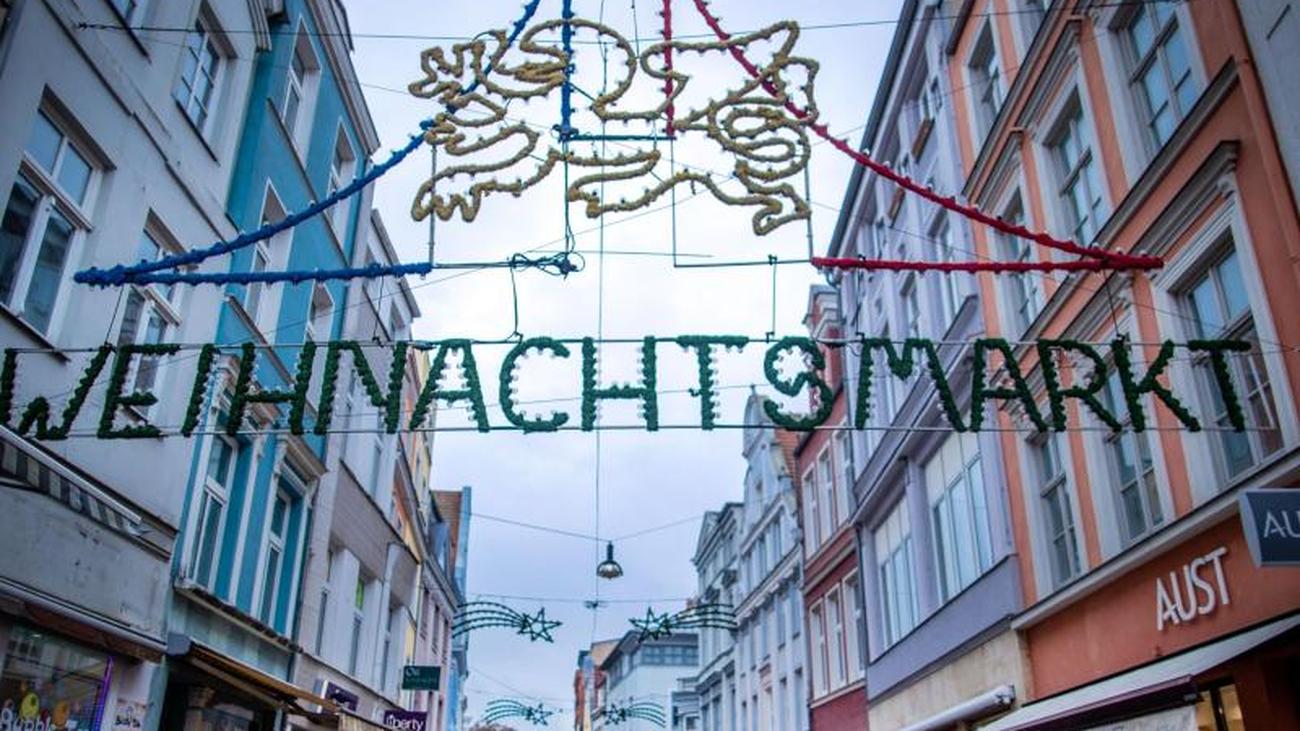 Kommunen Ruhiger Auftakt der Weihnachtsmärkte in Rostock und Schwerin