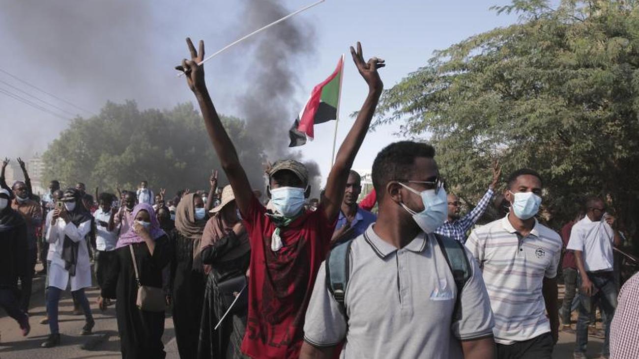 Konflikte Weiter Proteste im Sudan nach neuer Amtseinsetzung Hamdoks