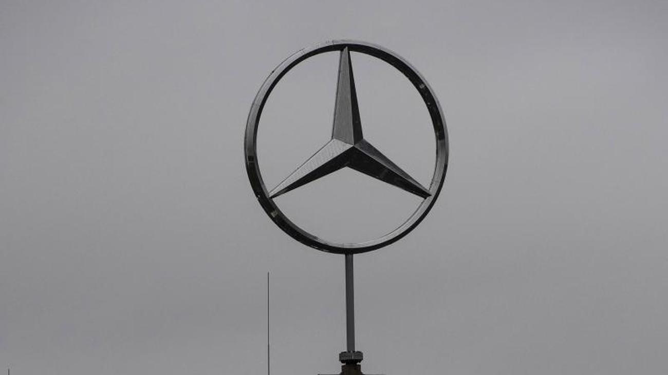 Auto Betriebsratschef Sieht Chancen Bei Daimler Aufspaltung Zeit Online