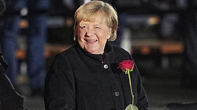 Zeremonie für die Kanzlerin: Angela Merkel: «Die 16 Jahre als Bundeskanzlerin waren ereignisreiche und oft sehr herausfordernde Jahre. Sie haben mich politisch und menschlich gefordert. Und zugleich haben sie mich immer auch erfüllt.».