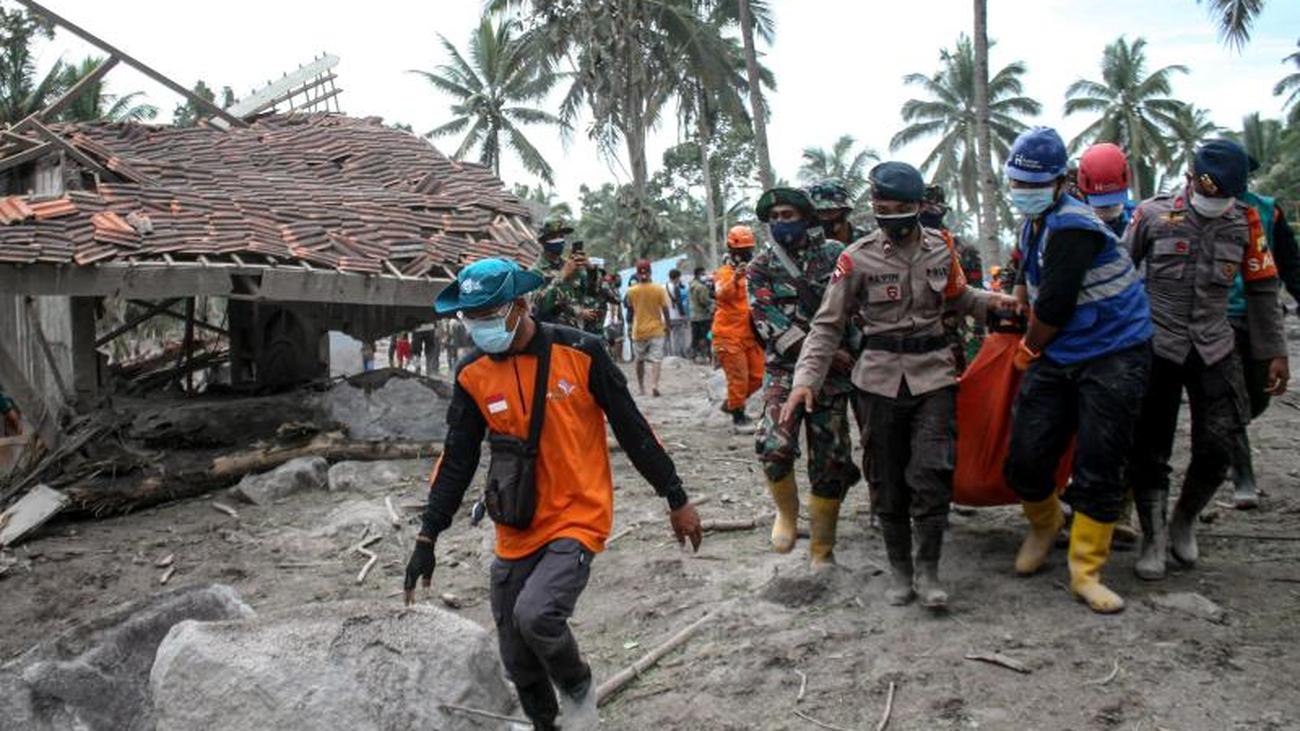  Indonesien  Zahl der Toten nach Vulkanausbruch auf Java  