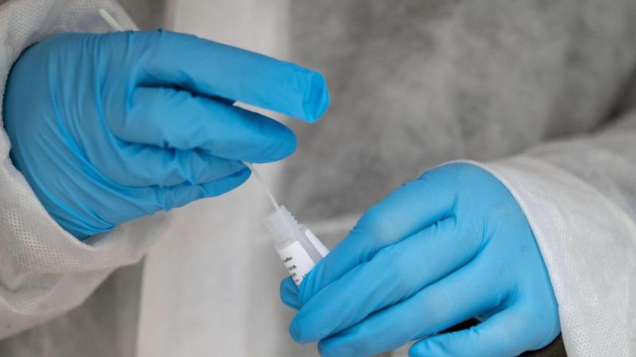 Wachsende Sorgen: Omikron: Impfen allein reicht laut Experten nicht