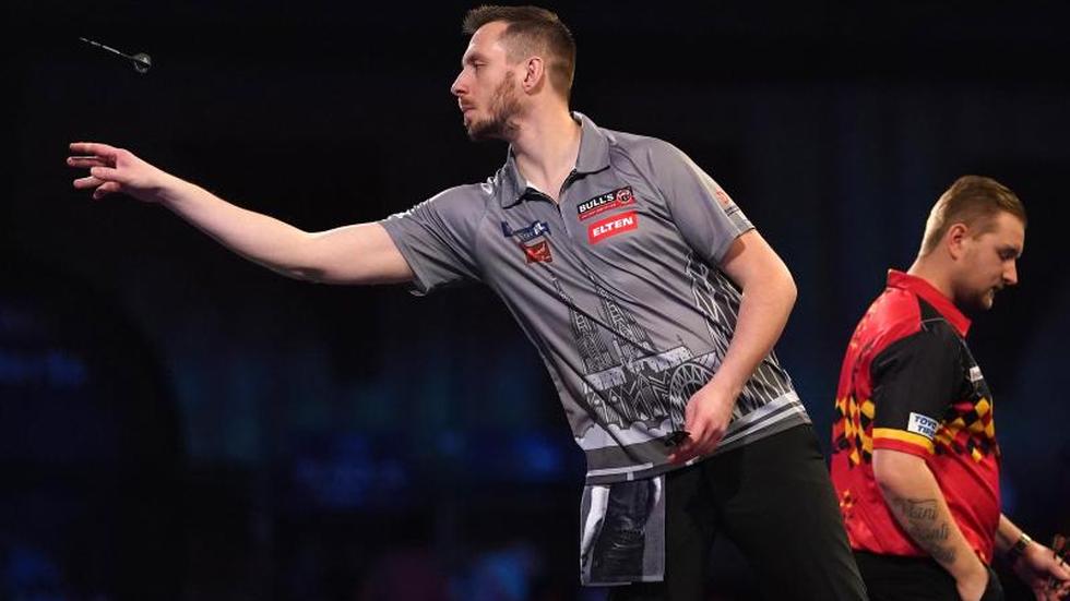darts-nach-darts-coup-hempel-nun-in-neuer-rolle-als-zuschauer-zeit