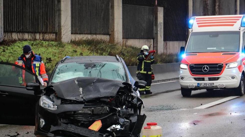 Verkehr: Unfall Mit Drei Fahrzeugen Auf A3: Drei Menschen In Klinik ...