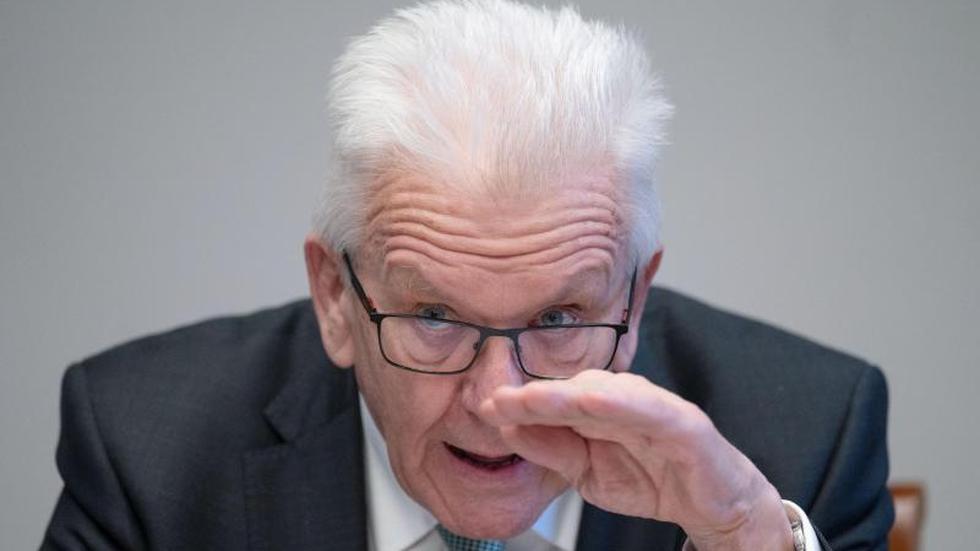 Corona Pandemie Kretschmann Und Kubicki Streiten Wegen Impfpflicht 