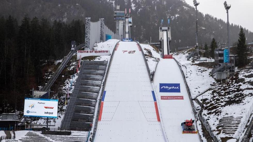 Skispringen Erster VierschanzentourneeWettkampf in Oberstdorf ZEIT ONLINE