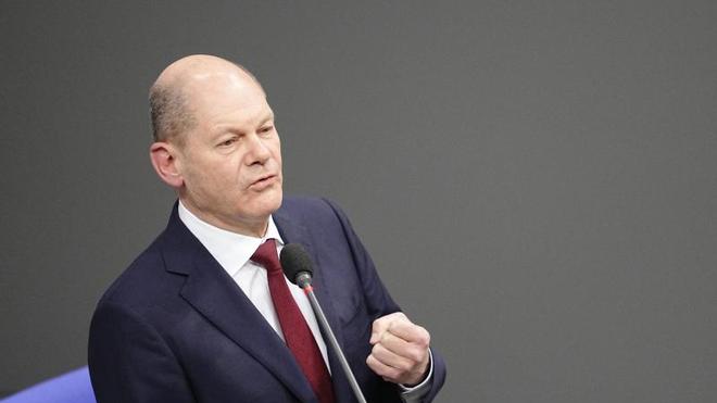 Verkehr: Bundeskanzler Olaf Scholz (SPD) spricht bei der Regierungsbefragung zu den Abgeordneten.