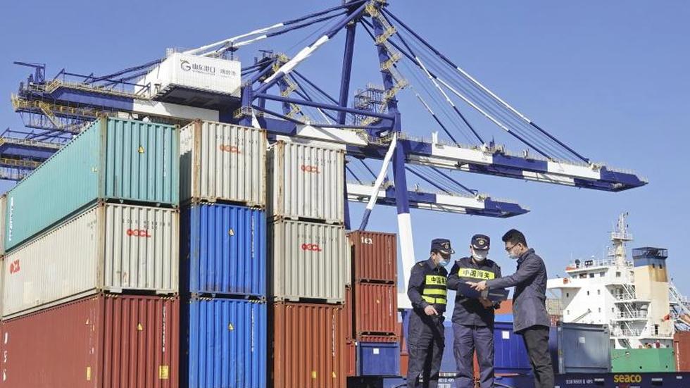 Außenhandel: Chinas Exporte steigen 2021 auf neuen Rekordwert | ZEIT ONLINE