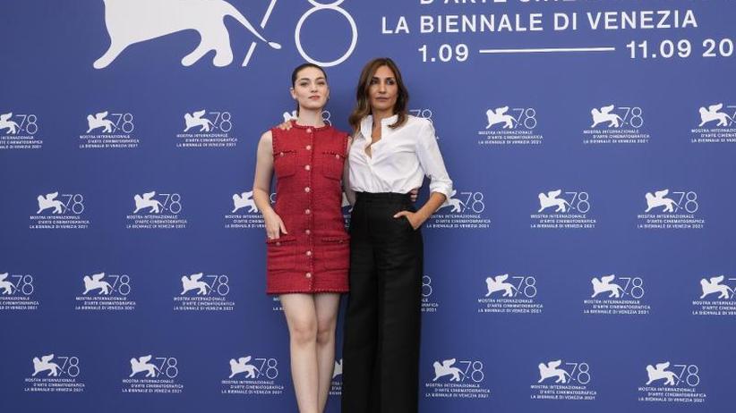 Filmpreis: Anamaria Vartolomei (l) und Audrey Diwan in Venedig.