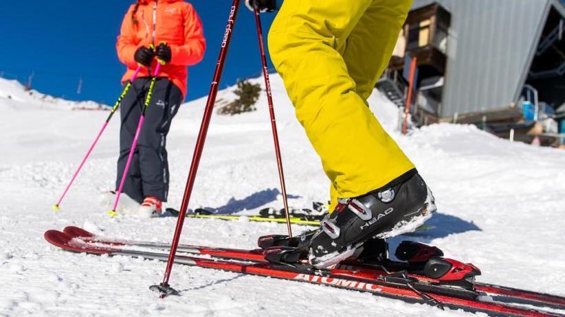 Wintersport mit neuem Knie: Skifahren geht auch mit Prothese | DIE ZEIT