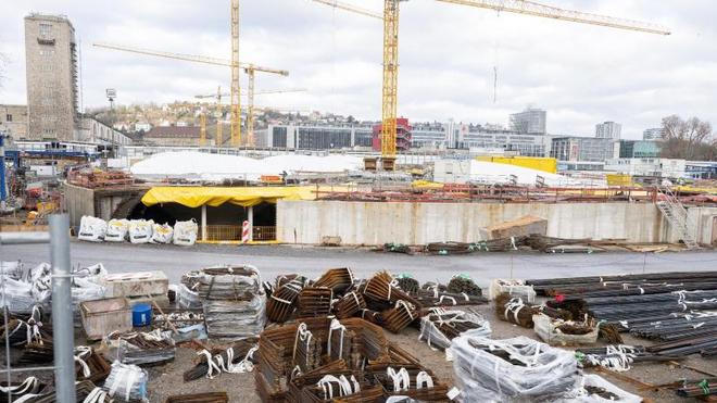 Verkehr: Auf der Großbaustelle des Bahnprojekts Stuttgart 21 liegen Armierungen für Betonarbeiten.