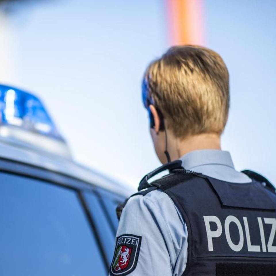 Schlechte Entscheidung: Polizei überholt und Stinkefinger gezeigt -  Münchberg - Frankenpost