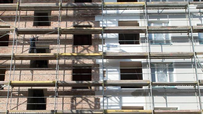 Klimaschutz: Die energetische Sanierung von Altbauwohnhäusern könnte mehrere Billionen Euro kosten.