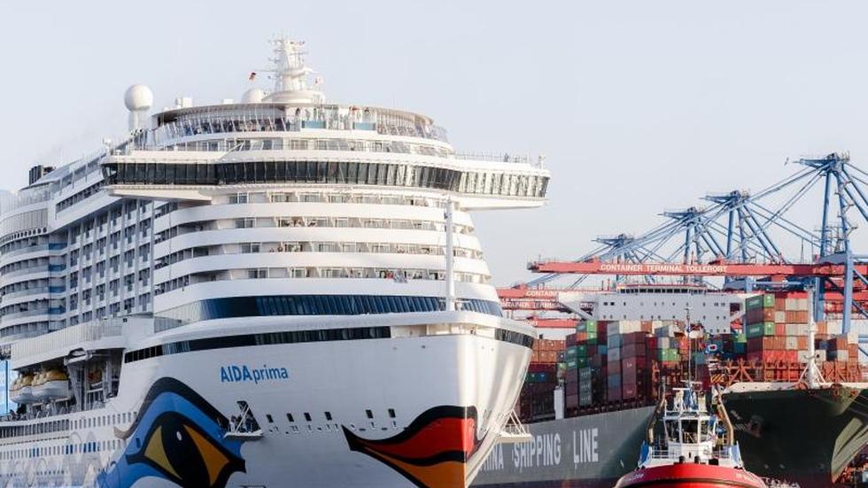 Wetter Wartendes Kreuzfahrtschiff Wetter Wartendes Kreuzfahrtschiff