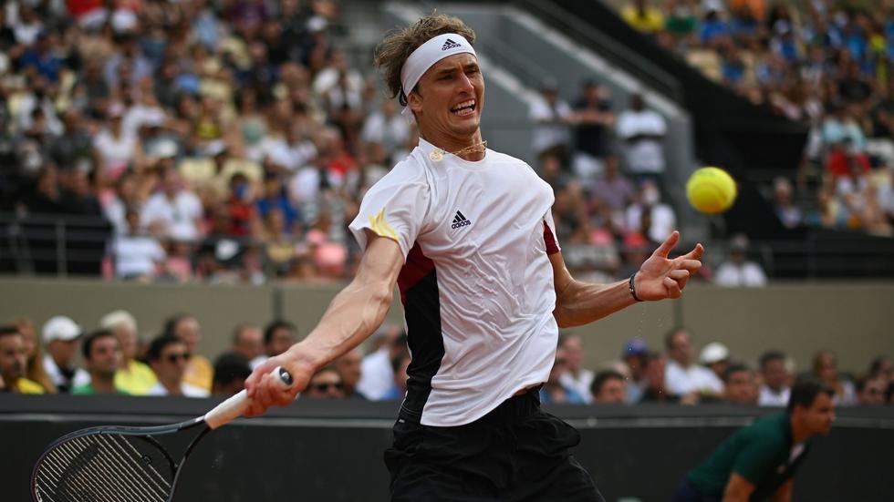 Davis Cup Zverev Siegt Struff Patzt Deutschland Nur 1 1 In Brasilien