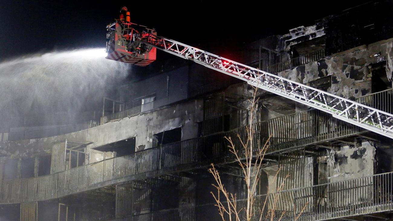 Fassadendämmung: Senat: Brandschutz der Hochhäuser in Hamburg ...