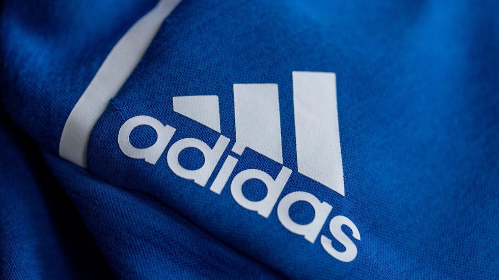 Sportartikel Adidas trotz Problemen in Russland und China