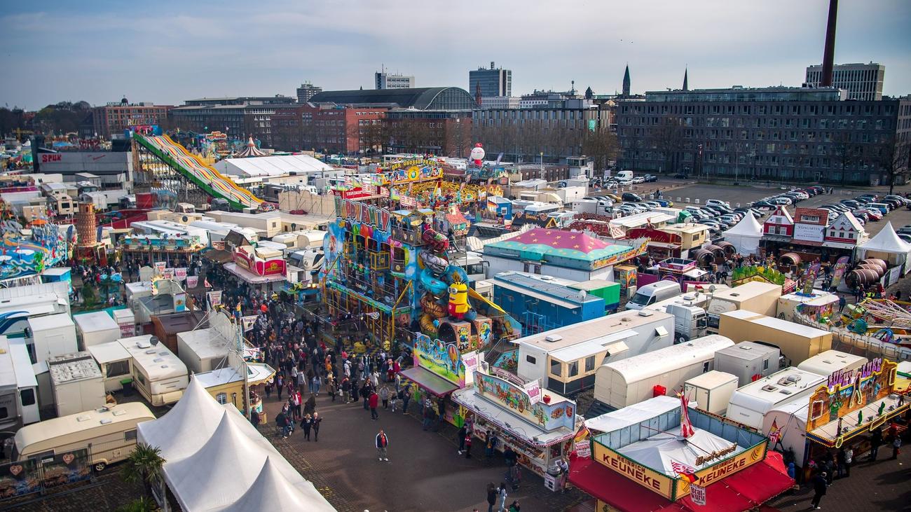 Brauchtum: 400.000 Menschen besuchen Volksfest Osterwiese in Bremen  ZEIT ONLINE