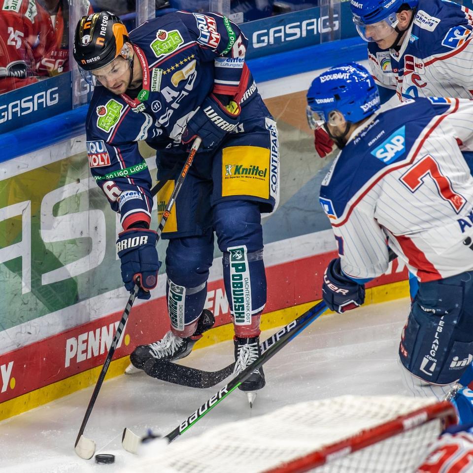 Deutsche-Eishockey-Liga 30 gegen Mannheim Eisbären Berlin erreichen DEL-Finale ZEIT ONLINE